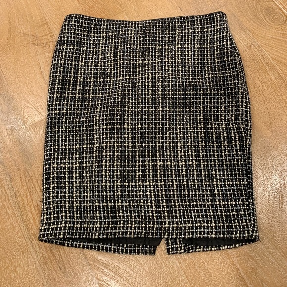 Dresses & Skirts - Like new pencil skirt Dresses & Skirts - Like new pencil skirt